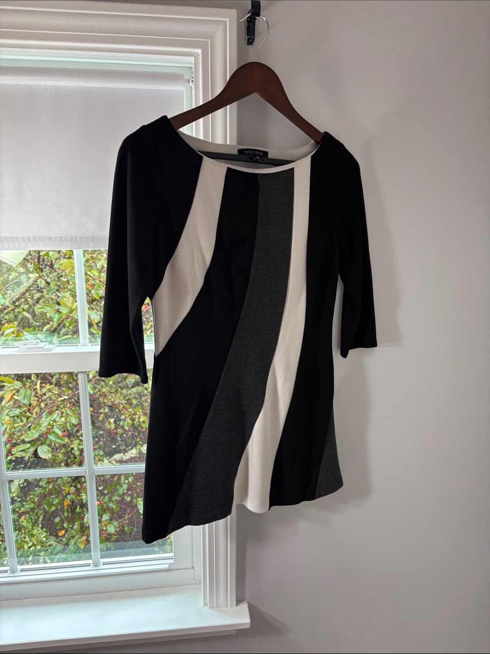 White House Black Market Black, White & Gray Diagonal Stripe Tunic